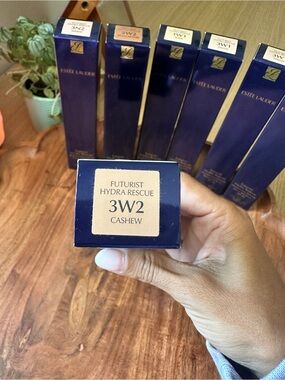 Estee Lauder Futurist Hydra Rescue Makeup 3W2 CASHEW